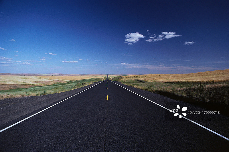 通往地平线的高速公路图片素材