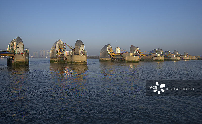 欧洲，英国伦敦伍尔维奇：泰晤士河水闸图片素材
