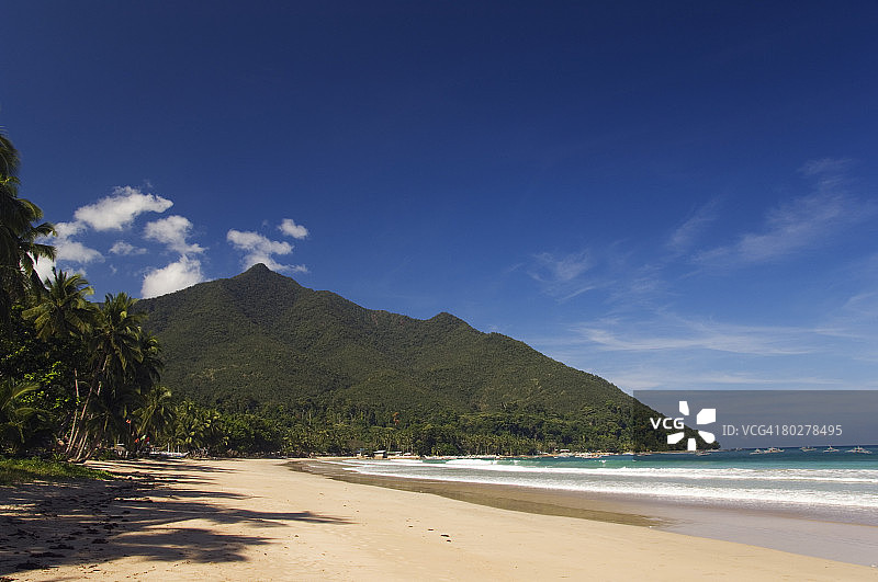 海岛沙滩、珊瑚礁与清澈海水，巴库特湾，爱妮岛镇，巴拉望，菲律宾，东南亚，亚洲图片素材