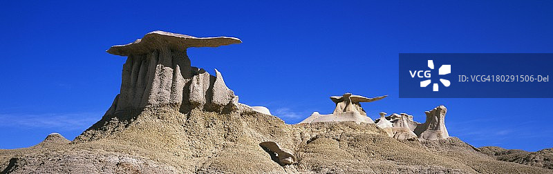 荒地中被侵蚀的岩层，比斯蒂荒野区，土地管理局，新墨西哥州，北美图片素材