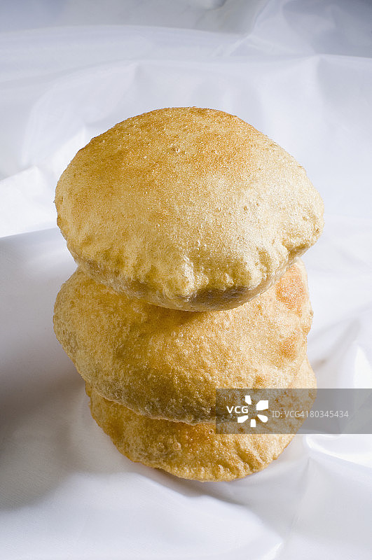 一堆薄饼特写图片素材