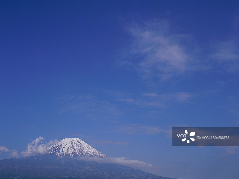 日本山梨县朝雾高原的富士山图片素材
