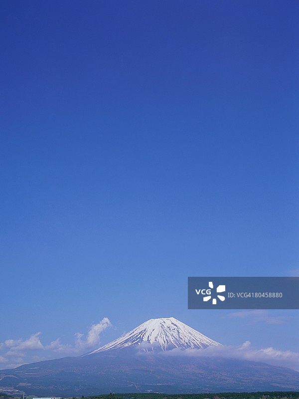 日本山梨县朝雾高原的富士山图片素材