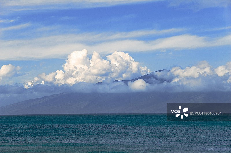 美国夏威夷摩洛凯岛上空的云彩图片素材