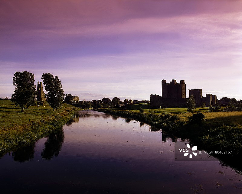 爱尔兰米斯郡，特里姆城堡和博伊恩河图片素材