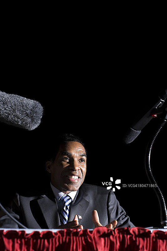 政治人物发表演讲图片素材