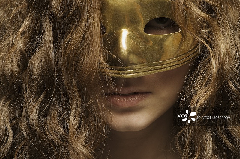 戴口罩的女人特写图片素材