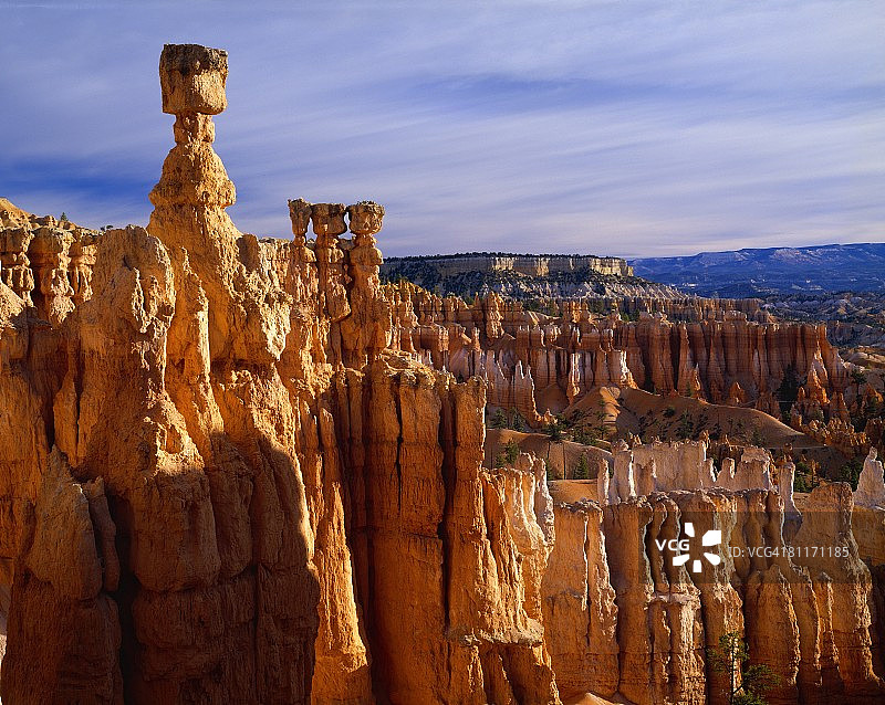 布莱斯峡谷国家公园的石林和雷神之锤图片素材