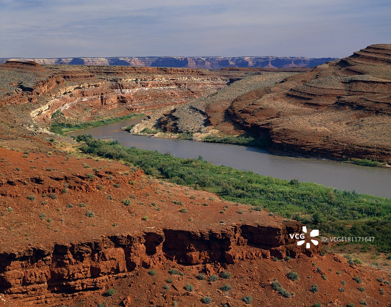 圣胡安河流经贫瘠的景观图片素材