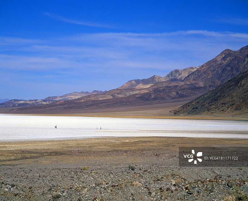 死亡谷国家公园恶水盆地的盐碱滩图片素材