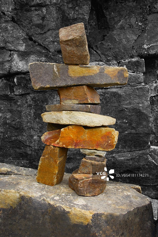 人形因纽克苏克石堆图片素材