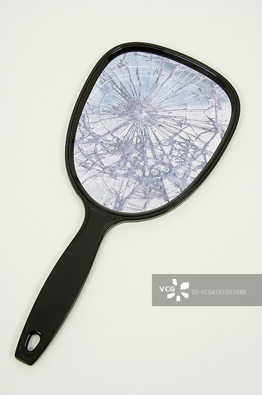 破损的镜子图片素材