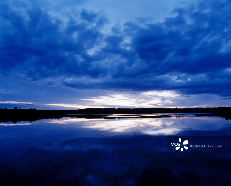 爱尔兰弗马纳郡下埃恩湖图片素材