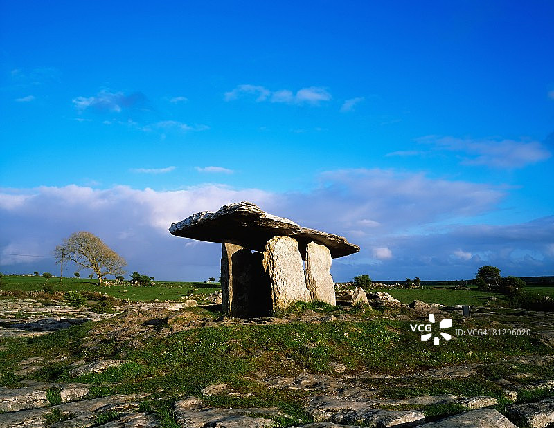 爱尔兰克莱尔郡伯伦的波尔纳布龙支石墓图片素材