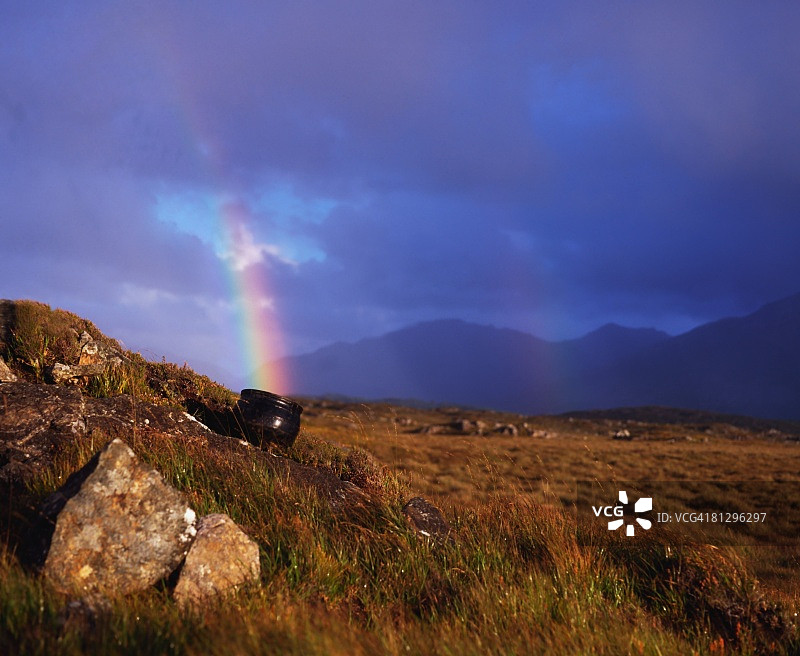 彩虹尽头的金罐，爱尔兰戈尔韦郡图片素材