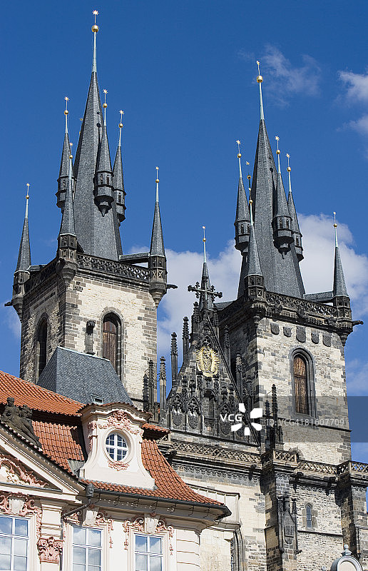 金斯基宫与提恩教堂，布拉格老城图片素材