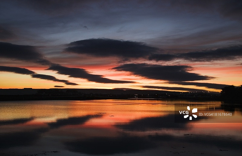 爱尔兰沃特福德郡邓加万的日落图片素材