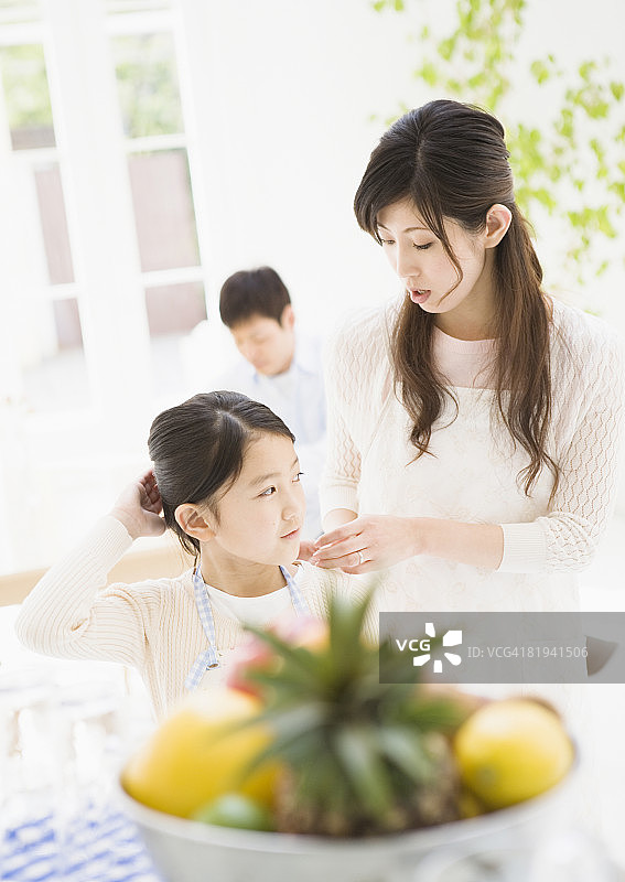 母亲和她的女儿图片素材
