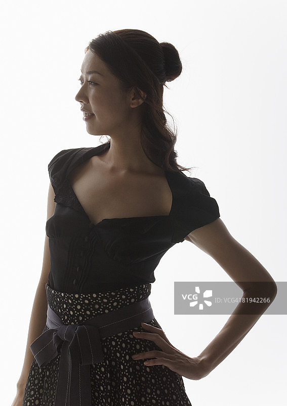 一个年轻的女人图片素材
