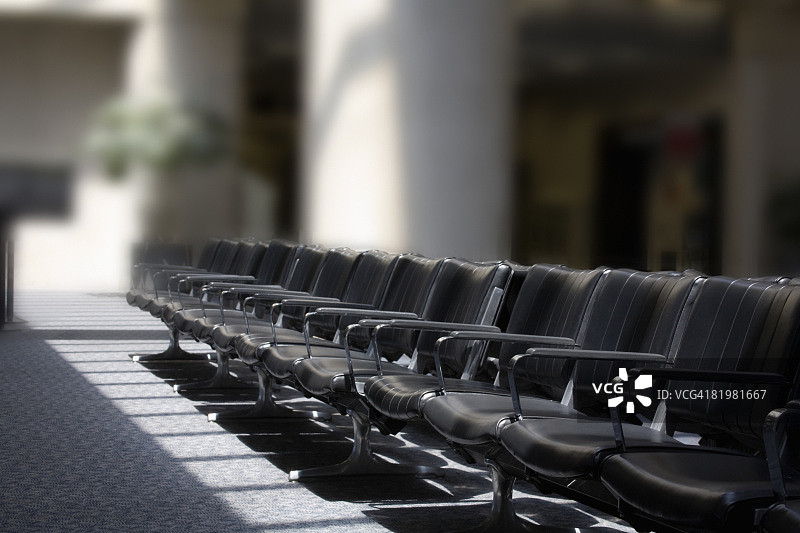 机场休息室内的空座位图片素材