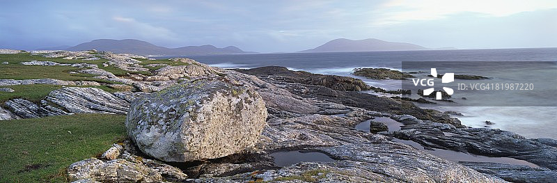 从塔兰赛看哈里斯岛南端，外赫布里底群岛，苏格兰，英国，欧洲图片素材