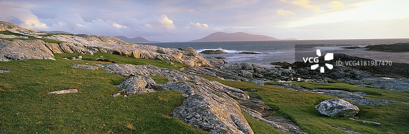 从塔兰赛看哈里斯岛南端，外赫布里底群岛，苏格兰，英国，欧洲图片素材