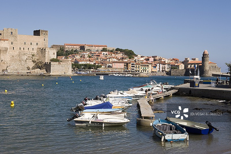 法国科利乌尔皇家城堡港口的船只图片素材