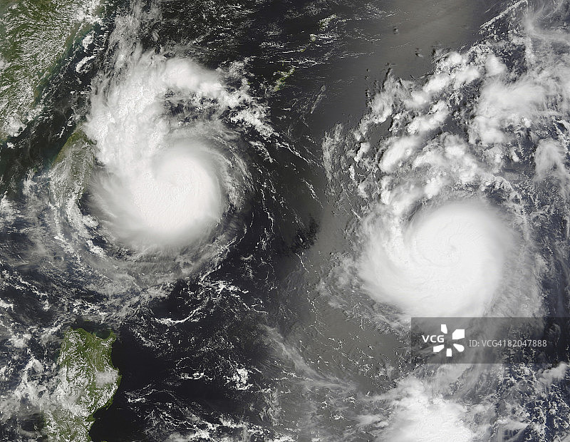 台风“桑美”和热带风暴“宝霞”图片素材