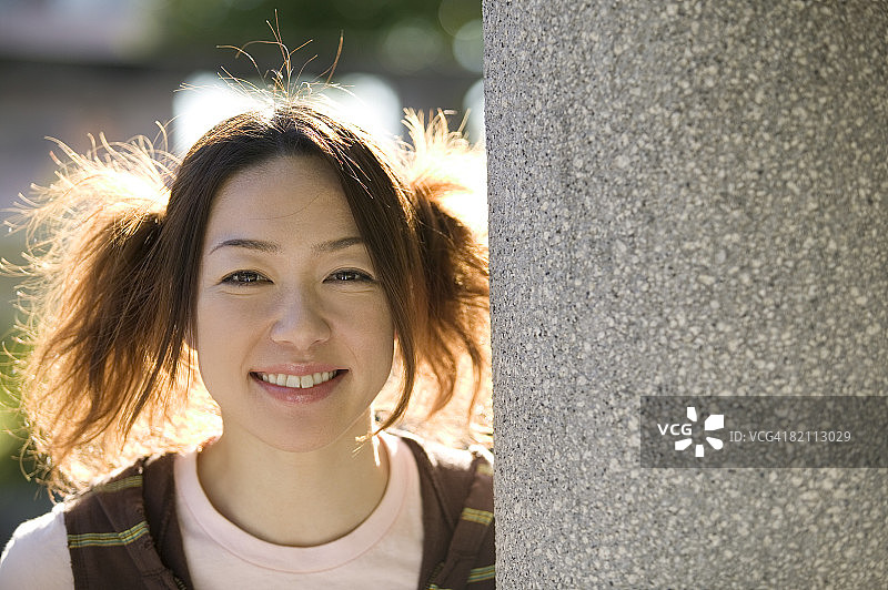 年轻女子的肖像图片素材