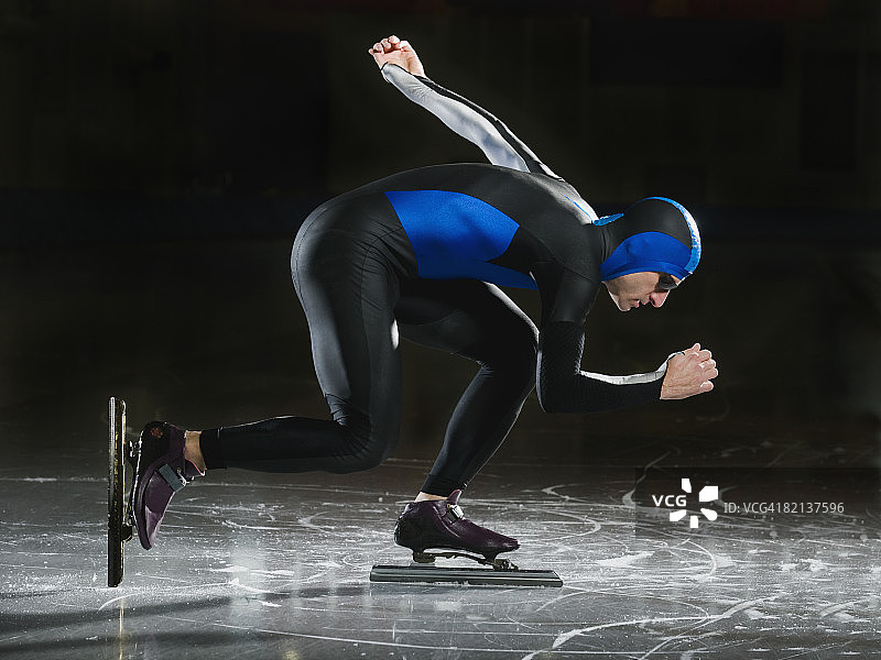 男子速度滑冰运动员图片素材