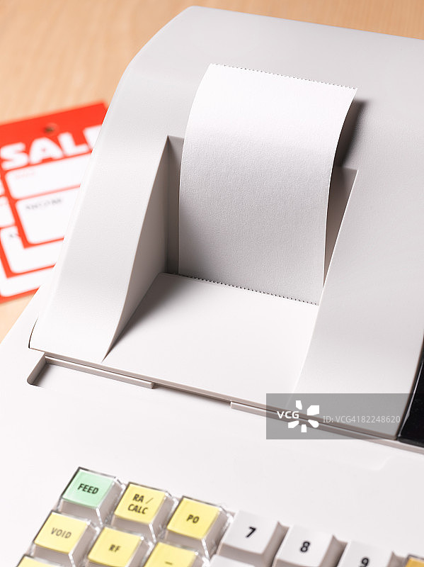 带空白收据的收银机图片素材