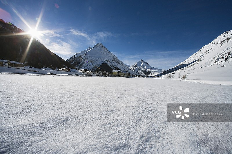 奥地利加尔图尔的雪地风光图片素材
