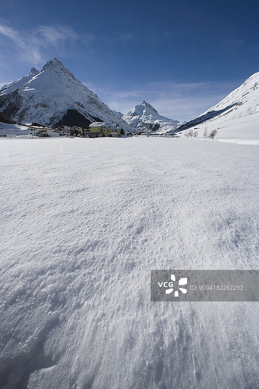 奥地利加尔图尔的雪地风光图片素材