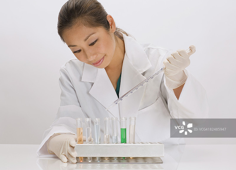 科学家进行实验室实验图片素材