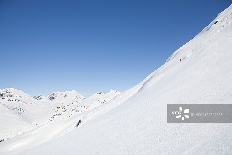 在瓦尔迪兹阿拉斯加的滑雪者图片素材