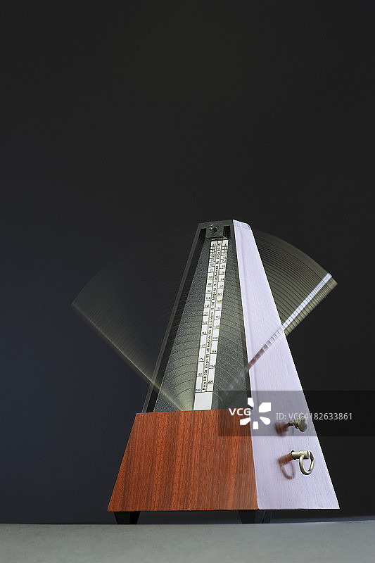 运动中的节拍器图片素材