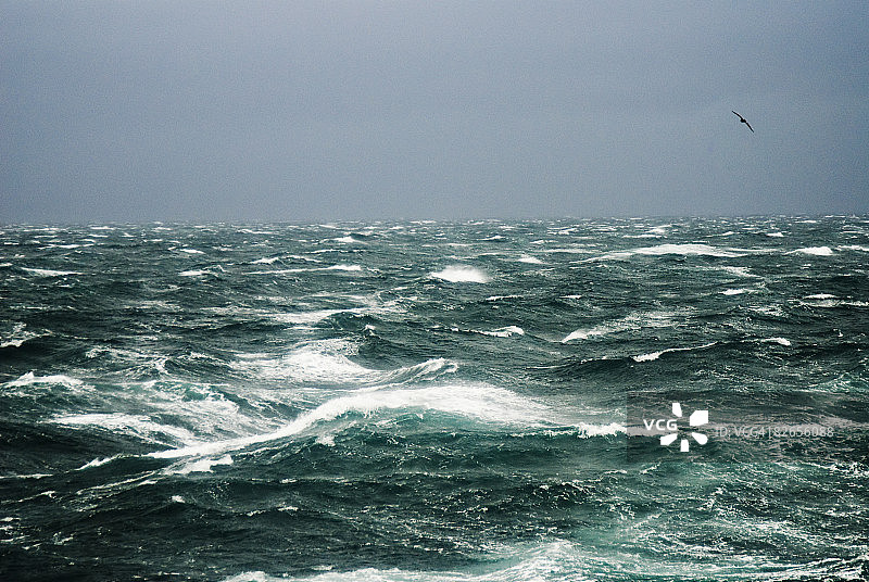 南大西洋的波涛汹涌的海面图片素材