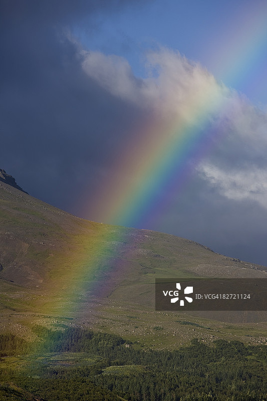 埃斯亚山上空的彩虹图片素材