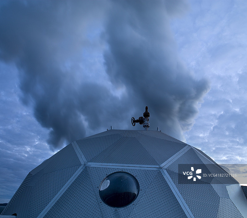 钻孔蒸汽，地热能源图片素材