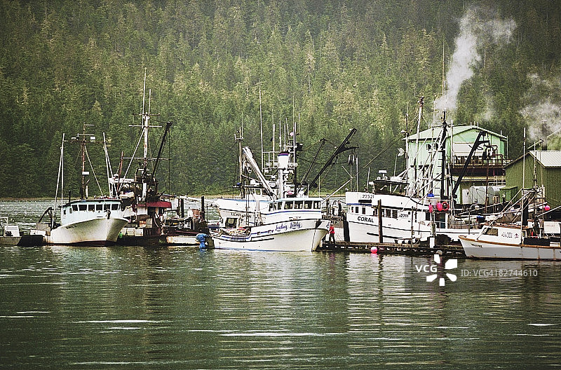 码头的渔船图片素材