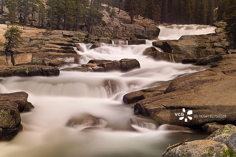 图奥勒米河瀑布图片素材