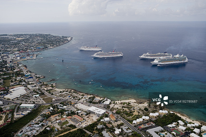 锚地游轮航拍图片素材
