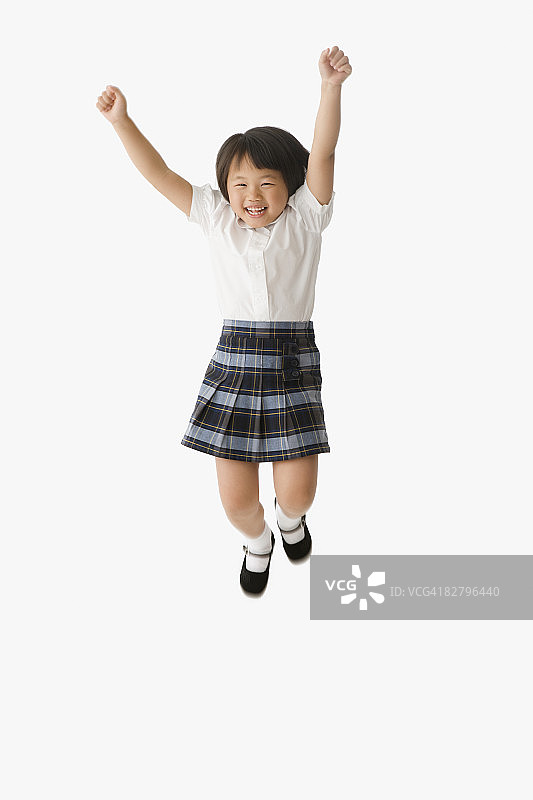 穿校服的亚洲女学生跳跃图片素材