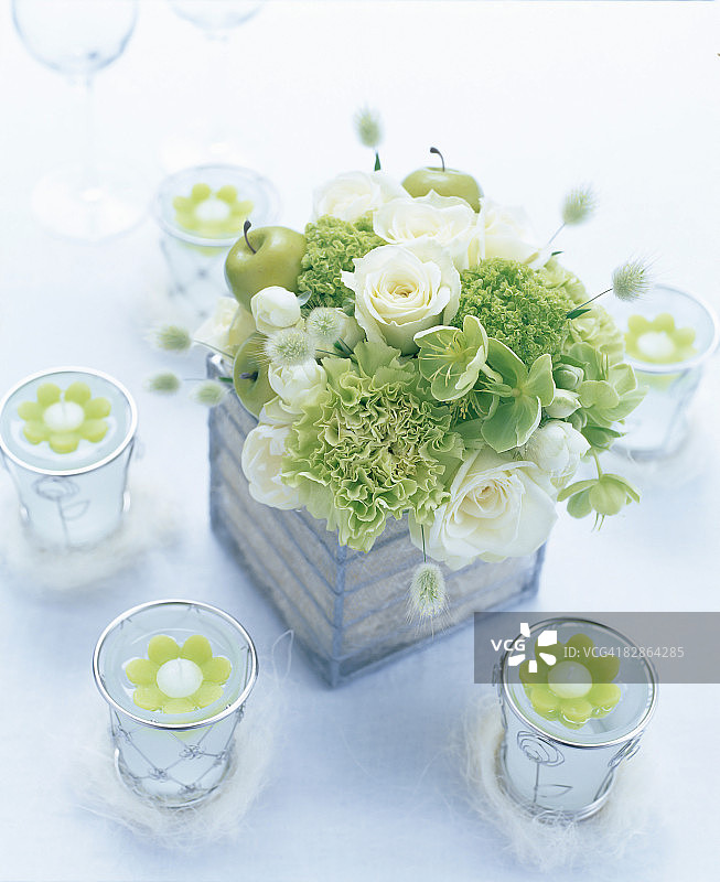 玫瑰和蜡烛餐桌花图片素材