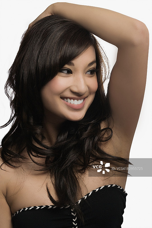 一个年轻女子微笑的特写图片素材