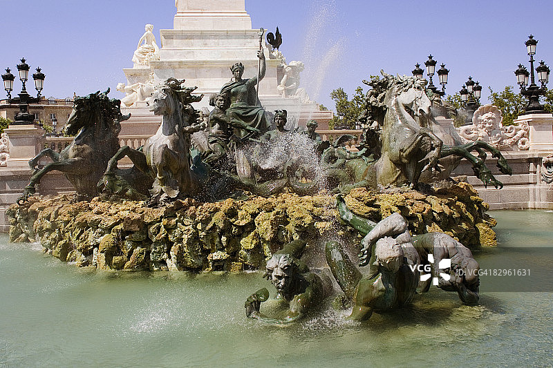 法国吉伦特纪念碑喷泉雕像图片素材