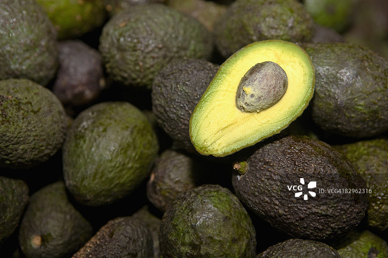 墨西哥普埃布拉州库埃萨兰，鳄梨特写图片素材