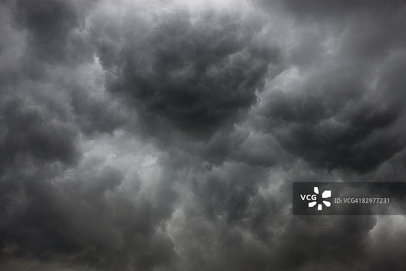 暴风雨的乌云图片素材