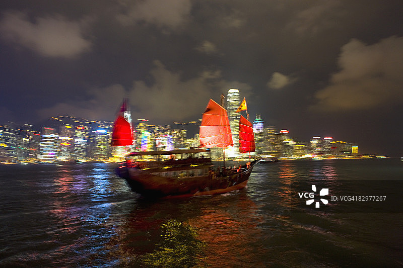 港口中的中式帆船图片素材