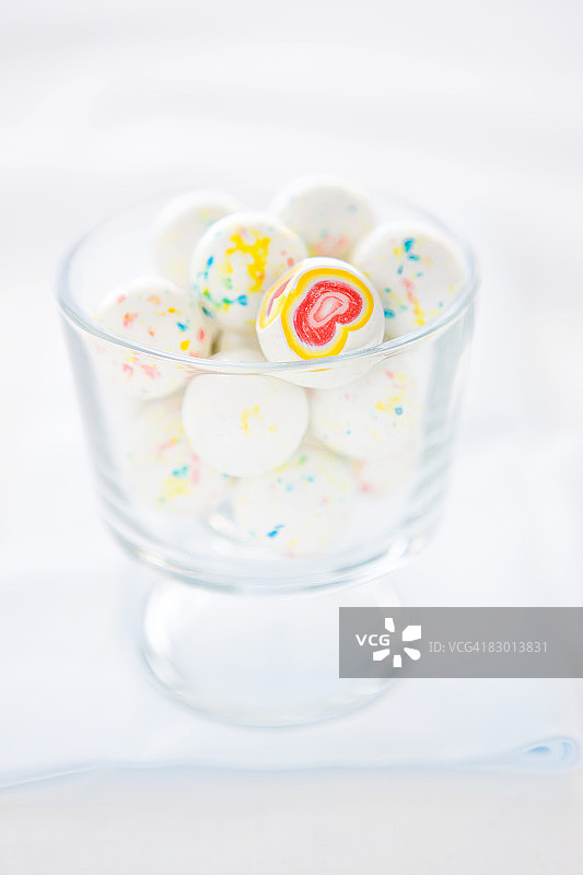 玻璃碗装硬糖图片素材